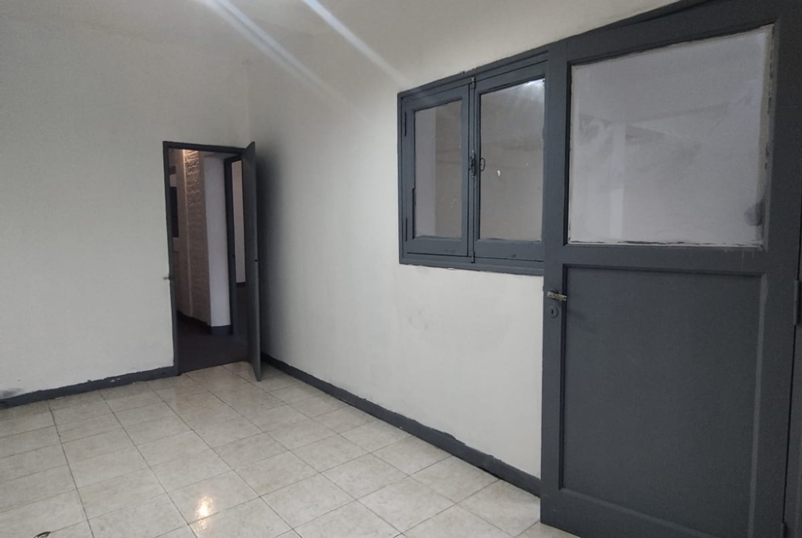 LOCAL EN VENTA CALLE PEDRO VARGAS Y DORREGO