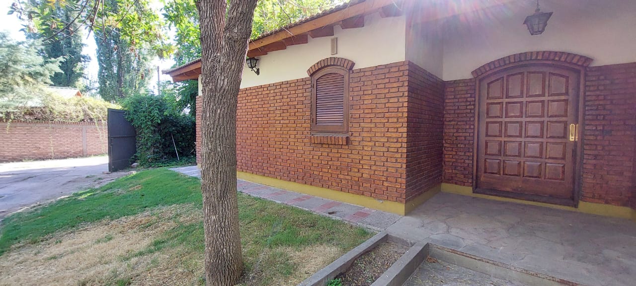 Casa en Venta – Chacras de Coria – Apta Crédito Hipotecario
