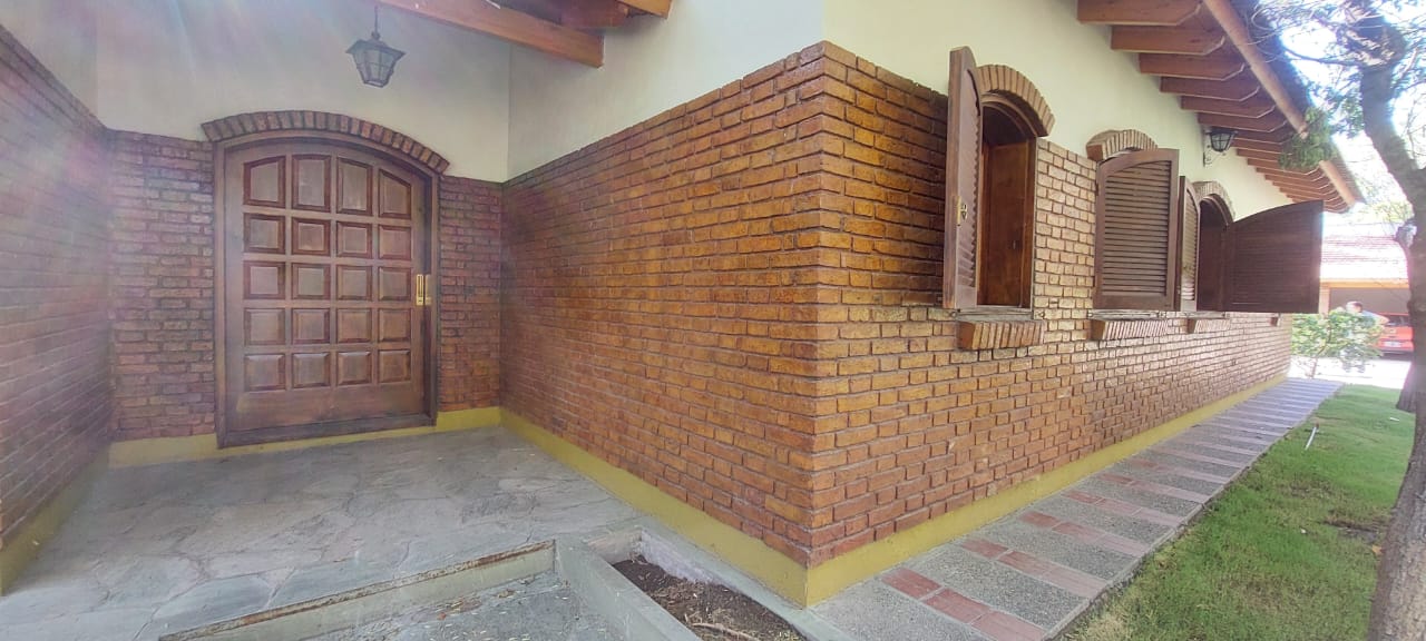 Casa en Venta – Chacras de Coria – Apta Crédito Hipotecario