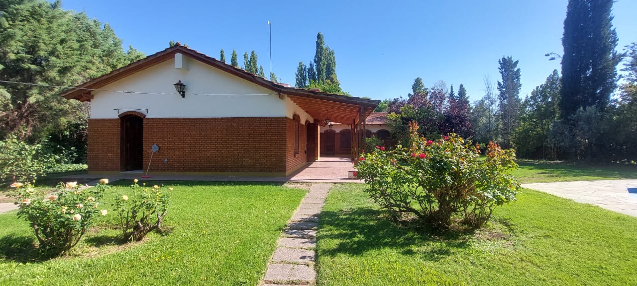 Casa en Venta – Chacras de Coria – Apta Crédito Hipotecario