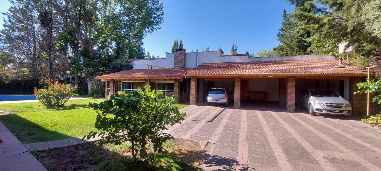 Casa en Venta – Chacras de Coria – Apta Crédito Hipotecario